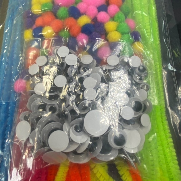 Awesome Large craft bundle, mostly new sealed bags to create various projects - Picture 2 of 15